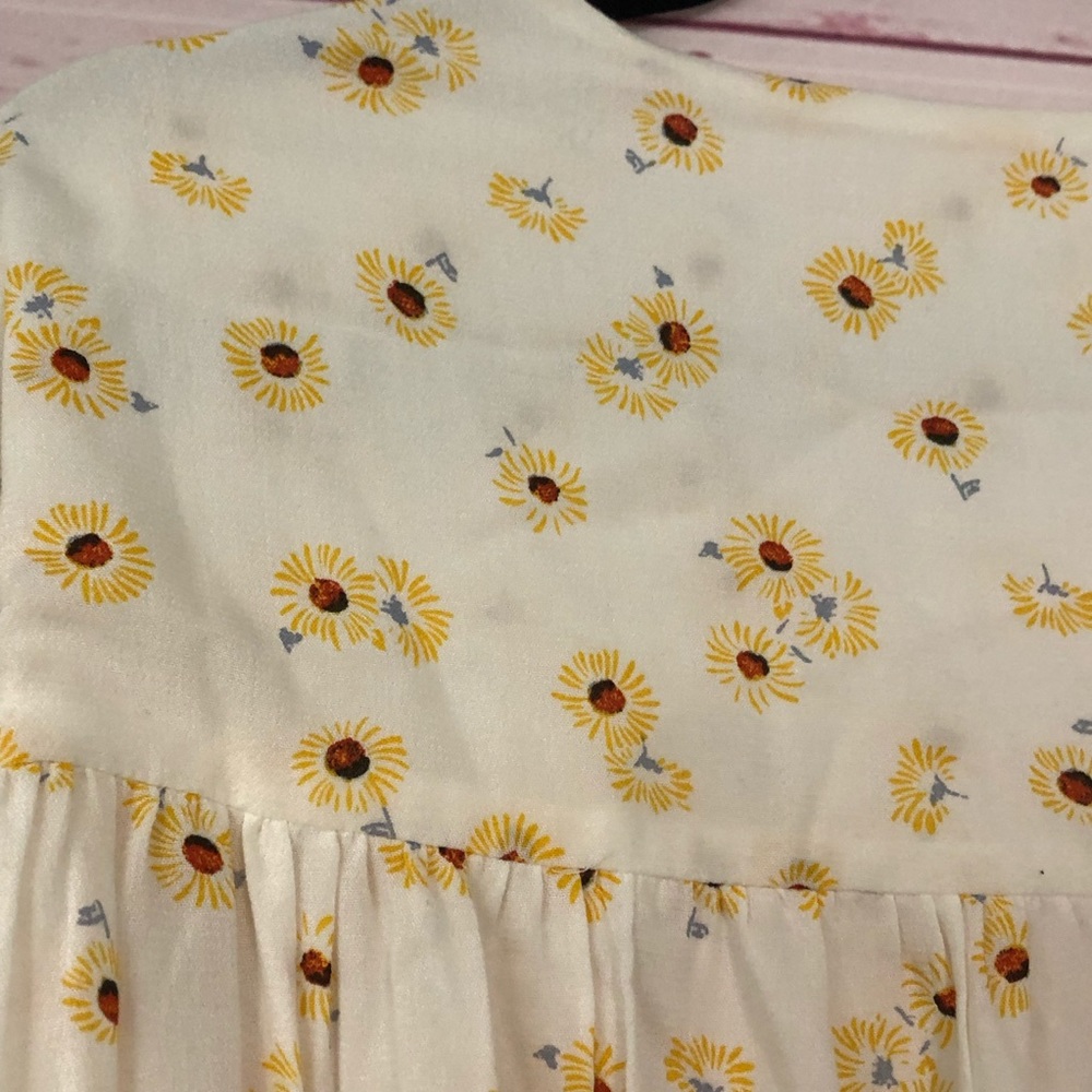 Forties Feels Daisy Print Bell-Sleeve Floral Bodysuit - Picture 12 of 14